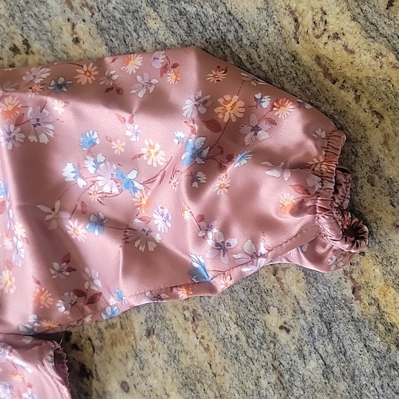 HP!!πππ₯Hippie Rose beautiful satin like top - Picture 3 of 10